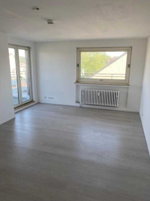 Ratingen Zentrum, schönes helles Apt mit Balkon, frisch renoviert