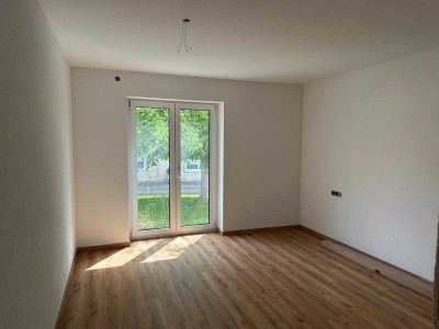 Neubau-Erstbezug: Exklusive 3-Zimmer-Erdgeschosswohnung mit Terrasse in Aach-Linz
