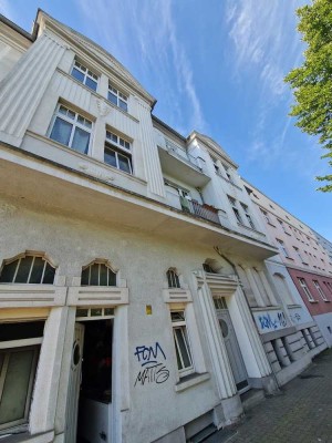 Renovierte Altbauwohnung, mit Balkon und Tageslichtbad!