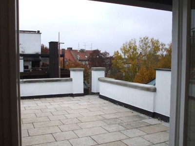 ::Dachterrassentraum in Alt-Bogenhausen über 2 Wohnebenen::