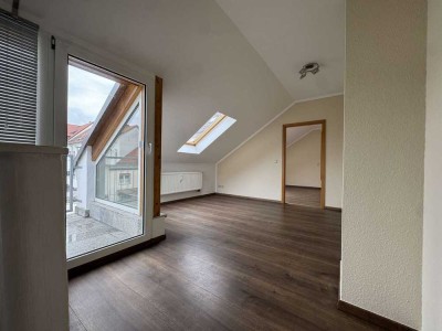 kleine charmante Haushälte mitr Einbauküche und Balkon sucht neuen Bewohner