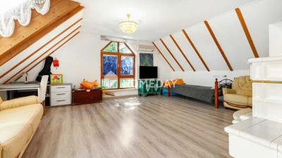 Stilvolle Wohnung mit Kachelofen, Loggia, Wintergarten und Stellplatz