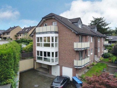 Moitzfeld: Helle, geräumige 4-Zimmerwohnung, Süd- Balkon + Garagenstellplatz, bezugsfrei!