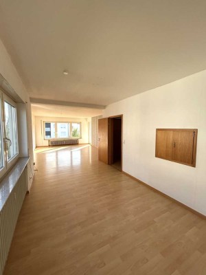 Großzügige Wohnung mit Balkon in ruhiger Lage
