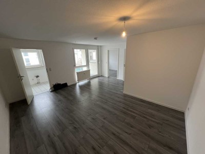 schöne 2-Raum-Wohnung mit Balkon, Stellplatz und Keller ab sofort