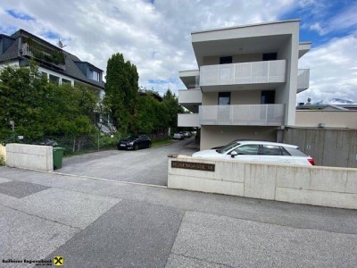 Neuwertige Dachgeschoß-1-Zimmer-Wohnung mit Autoabstellplatz im Freien