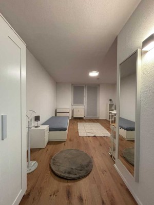 Modernes, voll möbliertes Apartment mit Terrasse und Stellplatz in Würzburg-Lengfeld