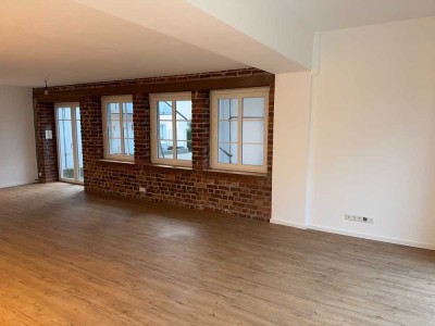 ***Erdgeschosswohnung mit Charme,  separaten Eingang und Terrasse***