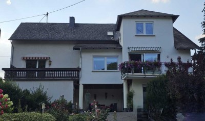 Löf: Urlaubsfeeling inklusive! Tolle Mosellage mit viel Platz