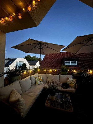 *BESCHREIBUNG LESEN* 2-Zimmer DG-Wohnung mit großem Balkon