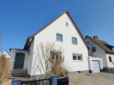 Schön renoviertes Einfamilienhaus mit Einliegerwohnung in Rödental