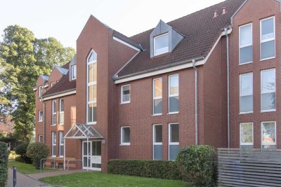 Teilsanierte 2-Zimmer-Wohnung mit neuem Laminatboden in ruhiger Wohnanlage!