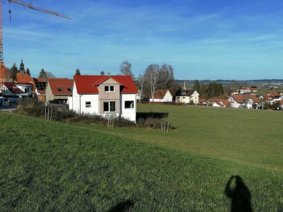 Helle aktuell teilmöblierte (auch ohne Möbel) 1-Zimmer Wohnung/ Terrasse in Kempten - Heiligkreuz