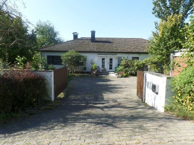 Großzügiges Wohnen im Bungalow mit Einliegerwohnung