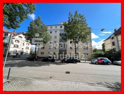 Geräumige 4-Zimmer-Wohnung 
in zentraler Lage