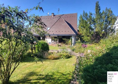 Sehr gepflegtes Einfamilienhaus mit Einlieger-Büro   I  Panoramablick in parkartig angelegten Garten