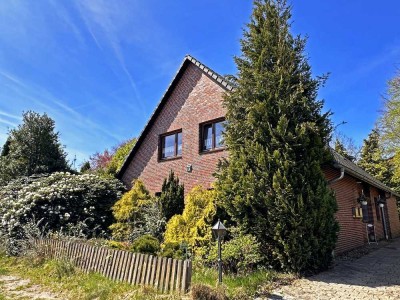 Solides Zweifamilienhaus mit viel Potenzial in ruhiger & zentraler Lage