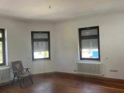 Stilvolle, sehr helle 4-Zimmer Wohnung mit hohen Räumen sowie Süd-Balkon in Tübingen