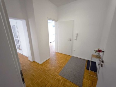 Geschmackvolle 2-Raum-Wohnung mit gehobener Innenausstattung mit Einbauküche in Köln Lindenthal