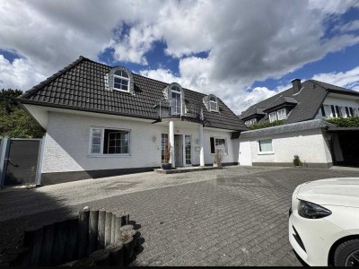 Elegante Villa mit stilvollem Design