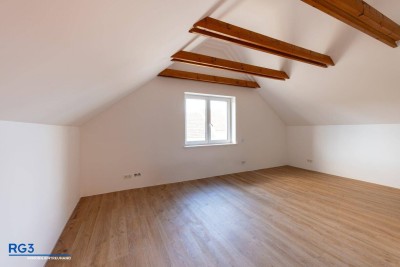 Energiebewußt: Neuwertiges Einfamilienhaus mit großem Garten
