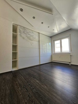 Helle 118qm 4-Zimmer-Maisonette-Wohnung mit Balkon, EBK, Garage und Stellplatz in Erlenbach