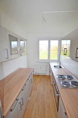 Einbauküche! 3-Raum-Wohnung, 1.Etage mit Badewanne und Balkon! Bezug sofort möglich!