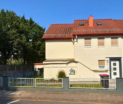 Doppelhaushälfte in zentraler Lage – Platz für alle Generationen