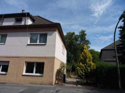 Lust auf Veränderung: große und komplett renovierte 2-Zimmer-Wohnung mit Terrasse