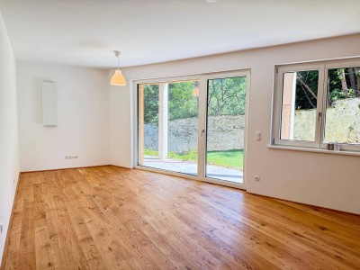 Wohnen am Schlosspark: Neubau 3-Zimmer Wohnung mit Garten