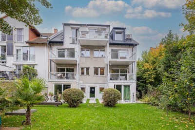 Provisionsfrei: Kernsanierter Wohntraum inmitten grüner Ruhe-Oase: 4-Zimmer, 2 Bäder und 2 Balkone