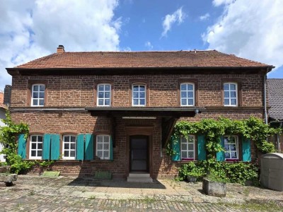 IK | Eulenbis / Weilerbach: Wohnen mit Urlaubsfeeling – Großzügige 7-ZKB-Wohnung in traumhafter Lage