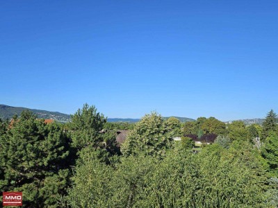 ***DACHGESCHOSSWOHNUNG MIT LOGGIA UND PARKPLATZ!***