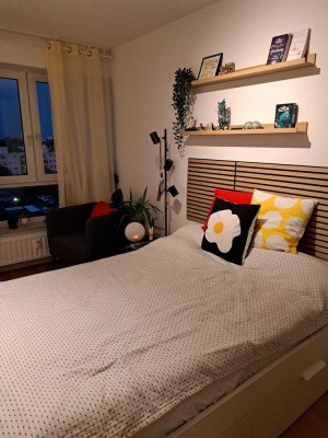 Möbelierte, renovierte 1-Zimmer-Wohnung mit Tiefgaragenstellplatz