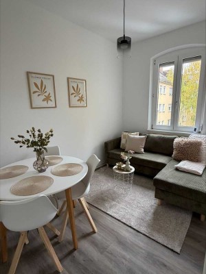 Erstbezug in heller 2er WG - beide Zimmer noch frei + möbiliertes Wohnzimmer zum entspannen. Alles n