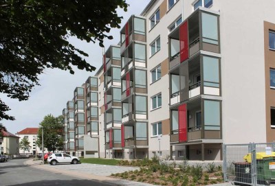 Große 4-Raum-Wohnung mit bodengleicher Dusche, Wanne und Balkon!