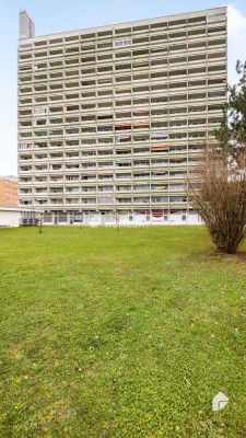 Bezugsfrei! Attraktive 2-Zimmer-Wohnung mit EBK und Loggia in Regensburg