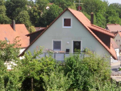 3-Zimmer-DG-Wohnung in Roßtal mit großem Balkon