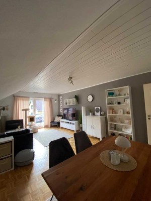Attraktive und gepflegte 2-Raum-DG-Wohnung mit Balkon in Waldbreitbach