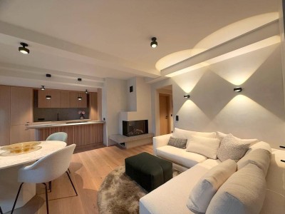 Exklusive kernsanierte Stadtwohnung mit Terrasse, Garten und Garage