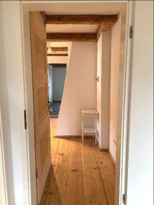 Wunderschöne sanierte Altbau-Dachgeschosswohnung direkt am Marktplatz