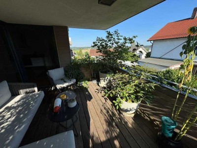Hochwertige, lichtdurchflutete Wohnung mit großem Balkon in Aufkirchen