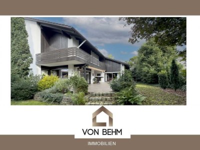 von Behm Immobilien -  Einfamilienhaus im Chalet-Stil mit traumhaftem Garten