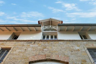 Großzügiges historisches Anwesen für Mehrgenerationenkonzepte in schönster Weinstraßenlage