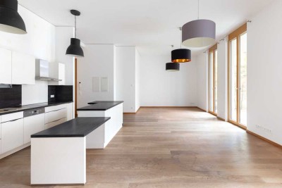 Ruhige 3 Zimmer Gartenwohnung im Hinterhaus mit einer Tiefgarage. Am Rosenthaler Platz