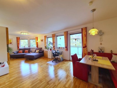 Traumhafte Wohnung in exklusiver, kleiner Wohnanlage in Zell am See, mit großem Balkon und herrlichem Blick in´s Grüne, Lift, Garagenplatz!