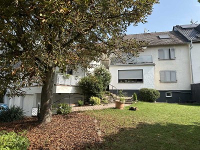 Attraktives 3-Parteienhaus mit modernem Anbau
