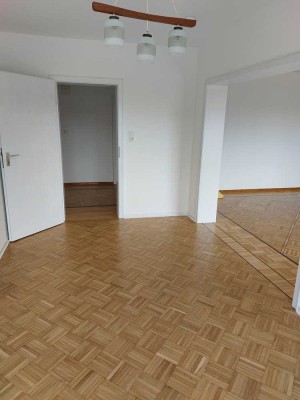 Helle geräumige 2,5-Raum-Wohnung mit Loggia in Bad Driburg OT Neuenheerse