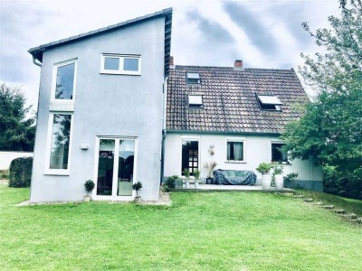 ***Sehr gepflegtes Einfamilienhaus mit Anbau und ELW in Feldrandlage***
