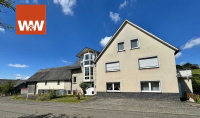 Großzügiges Zweifamilienhaus mit Scheunen, Garagen und großem Grundstück!